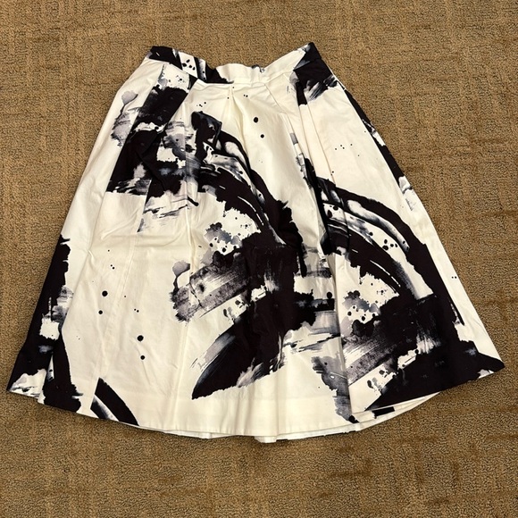 Karen Millen Black & White Skirt - Picture 2 of 4